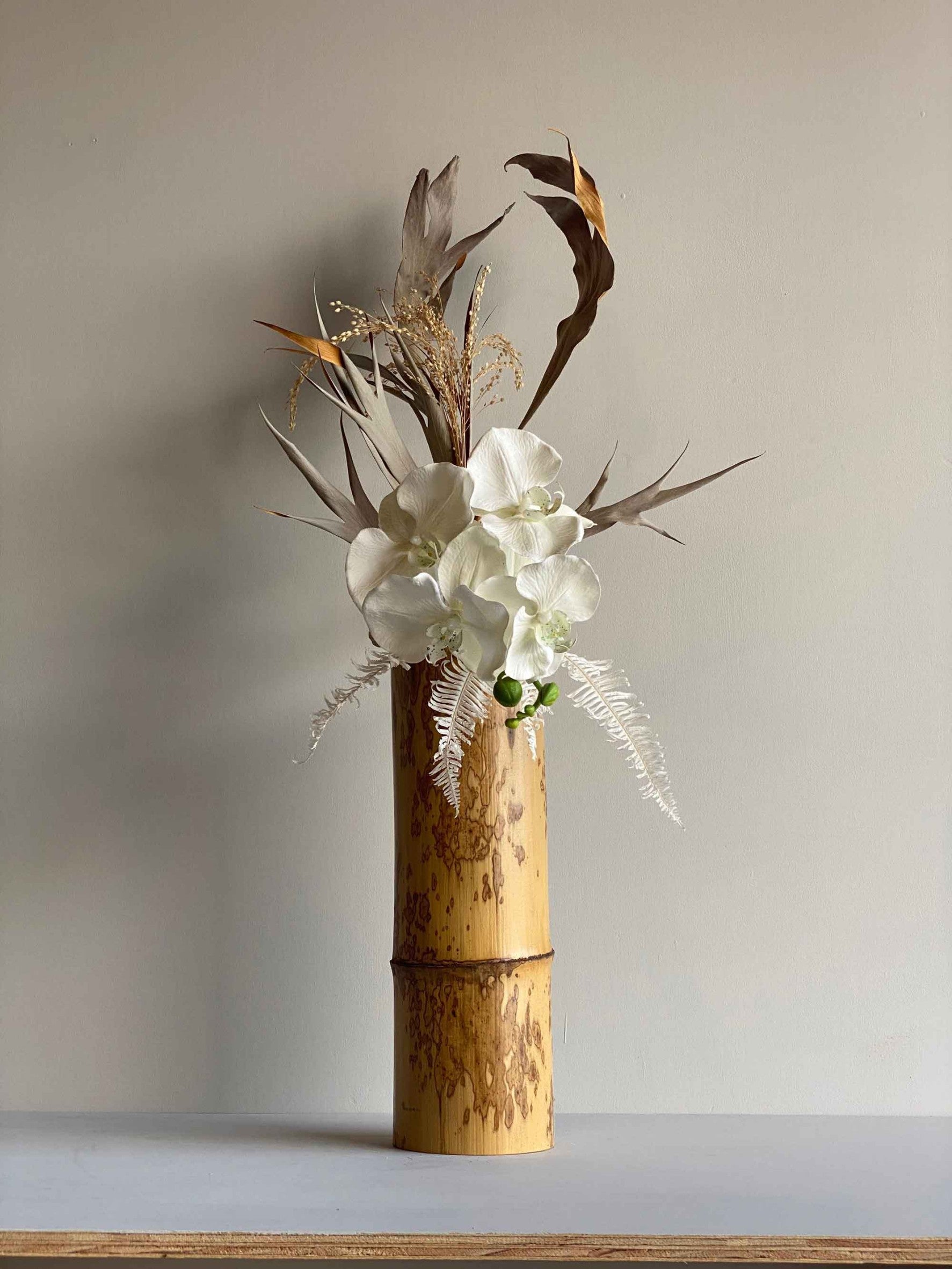 高品質国産竹製　花筒（？）　模様、美人画あり 花瓶・フラワースタンド
